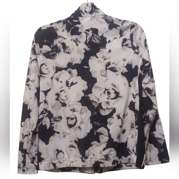 Zenergy Chico's - Black & White Floral Zipper Up Windbreaker, Long Sleeve,... - Picture 12 of 15